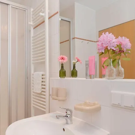 Ostseeperle Daire Penzance